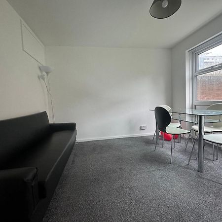 Homestays-Close To Coventry City And University I Free Parking I Wi-Fi Екстер'єр фото
