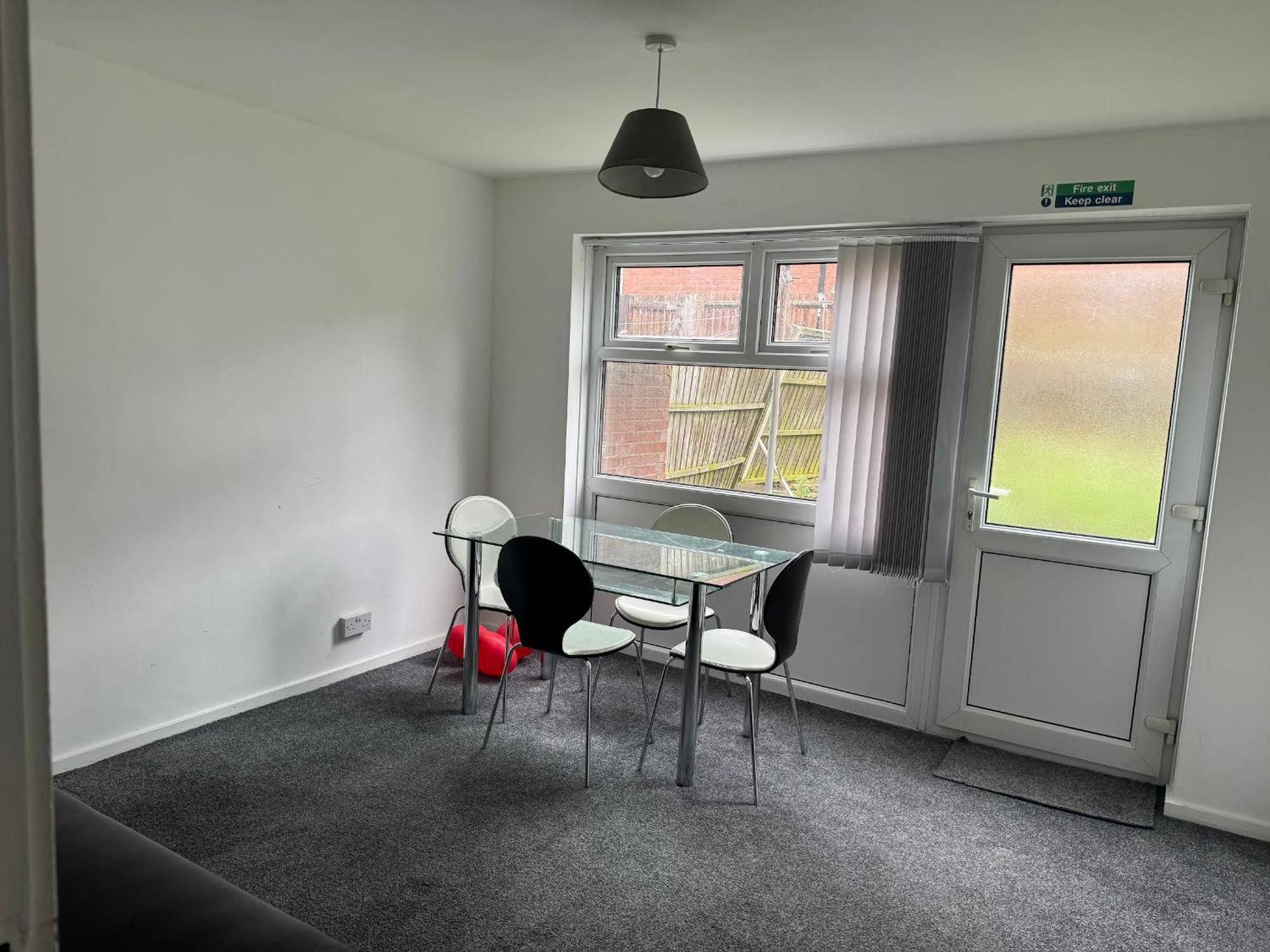 Homestays-Close To Coventry City And University I Free Parking I Wi-Fi Екстер'єр фото